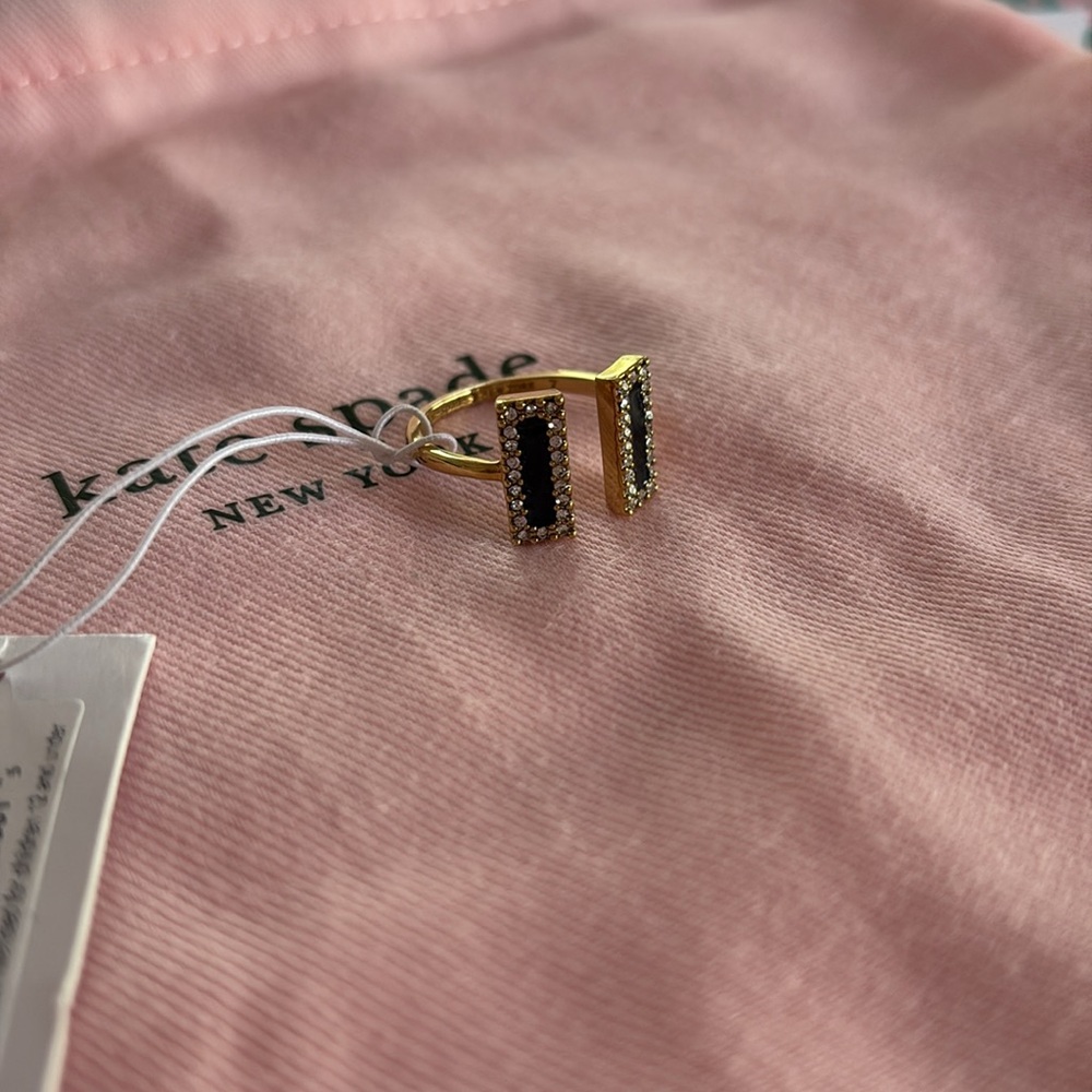 Kate Spade ♠️ Ring Size 6 - Picture 4 of 5